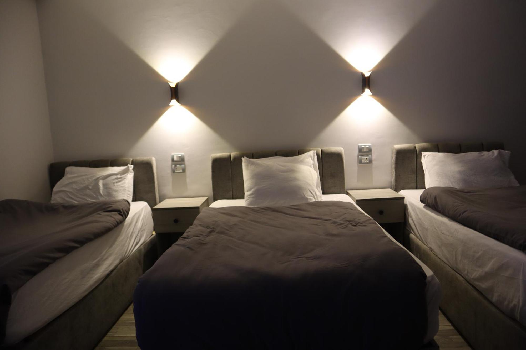 Park Plaza Hotel *